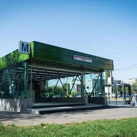 Metroufavoritgarsoniera * Βουκουρέστι